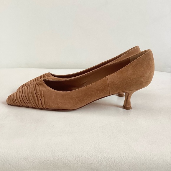Manolo Blahnik Tan Women´s Shoes SZ 7.5/37.5